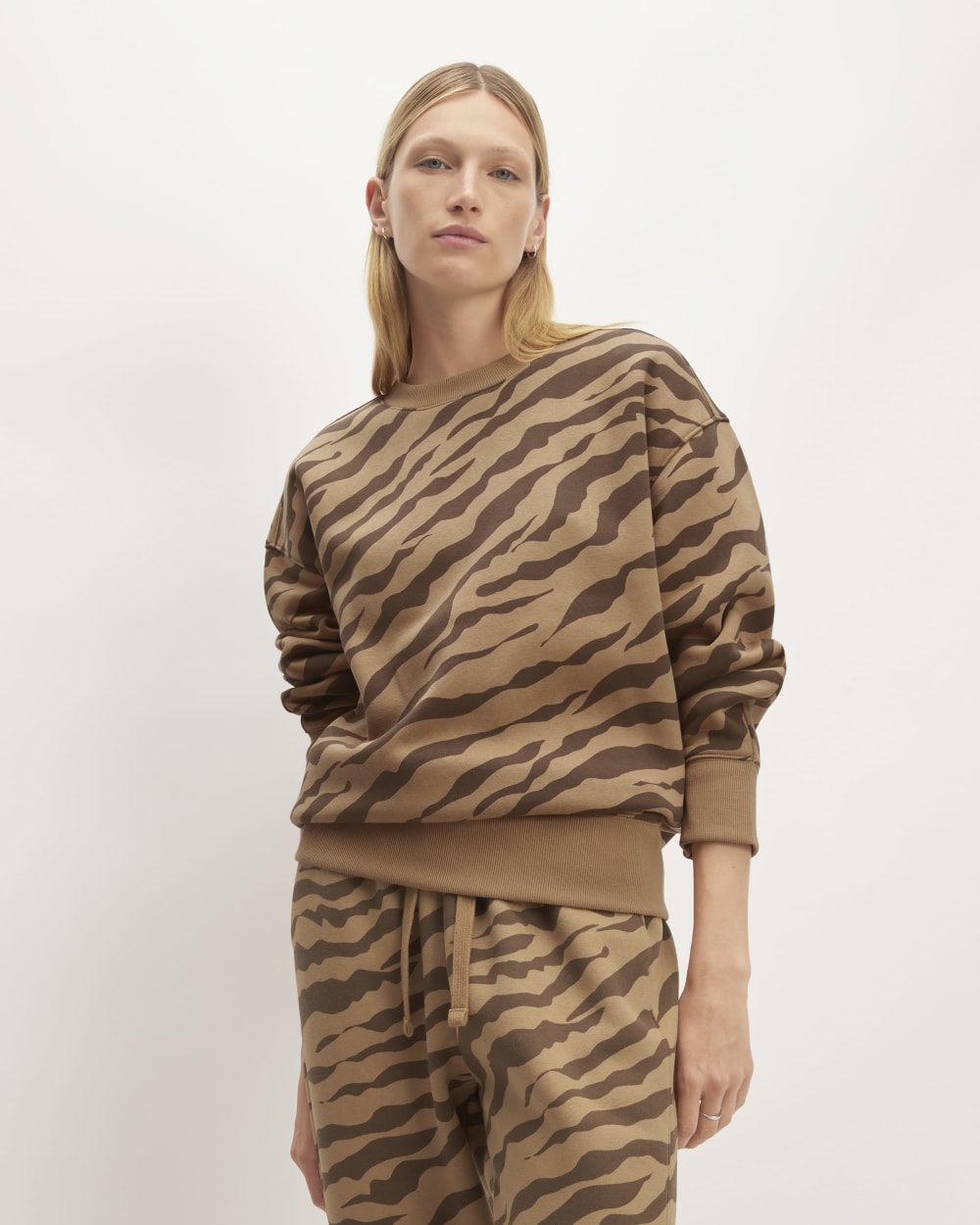 womens-retrack-oversized-crew-cocoa-tigers-eye-brown | primary