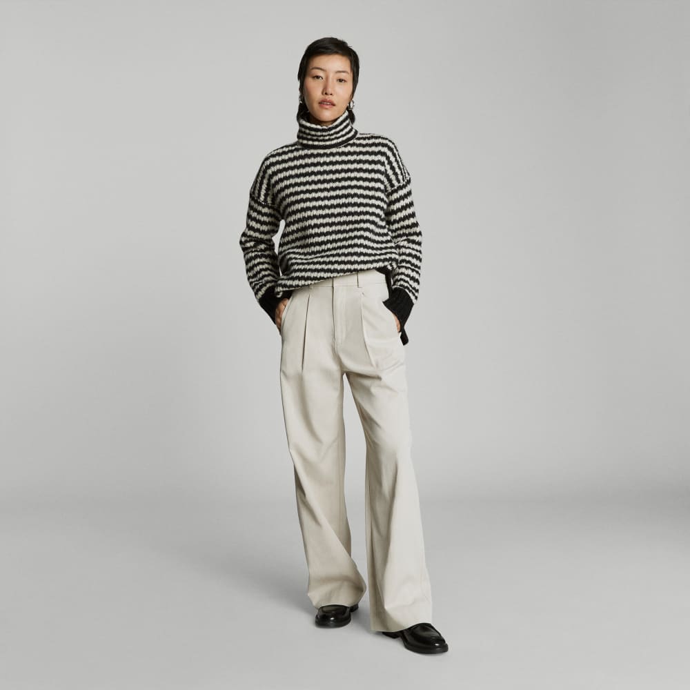 womens-light-chunky-turtleneck-black-oatmeal