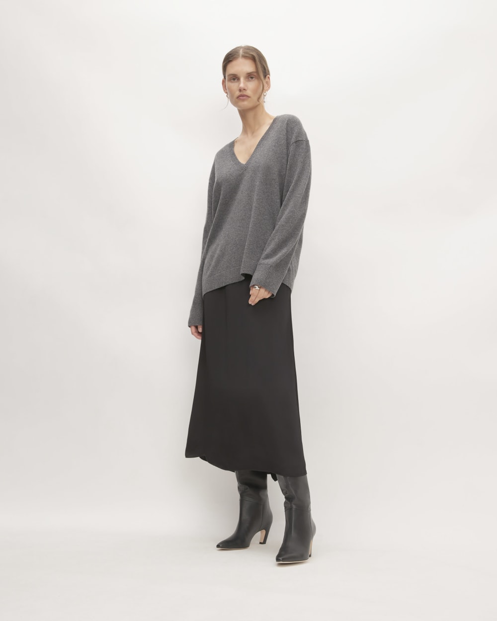 womens-cashmere-relaxed-v-neck-heather-charcoal