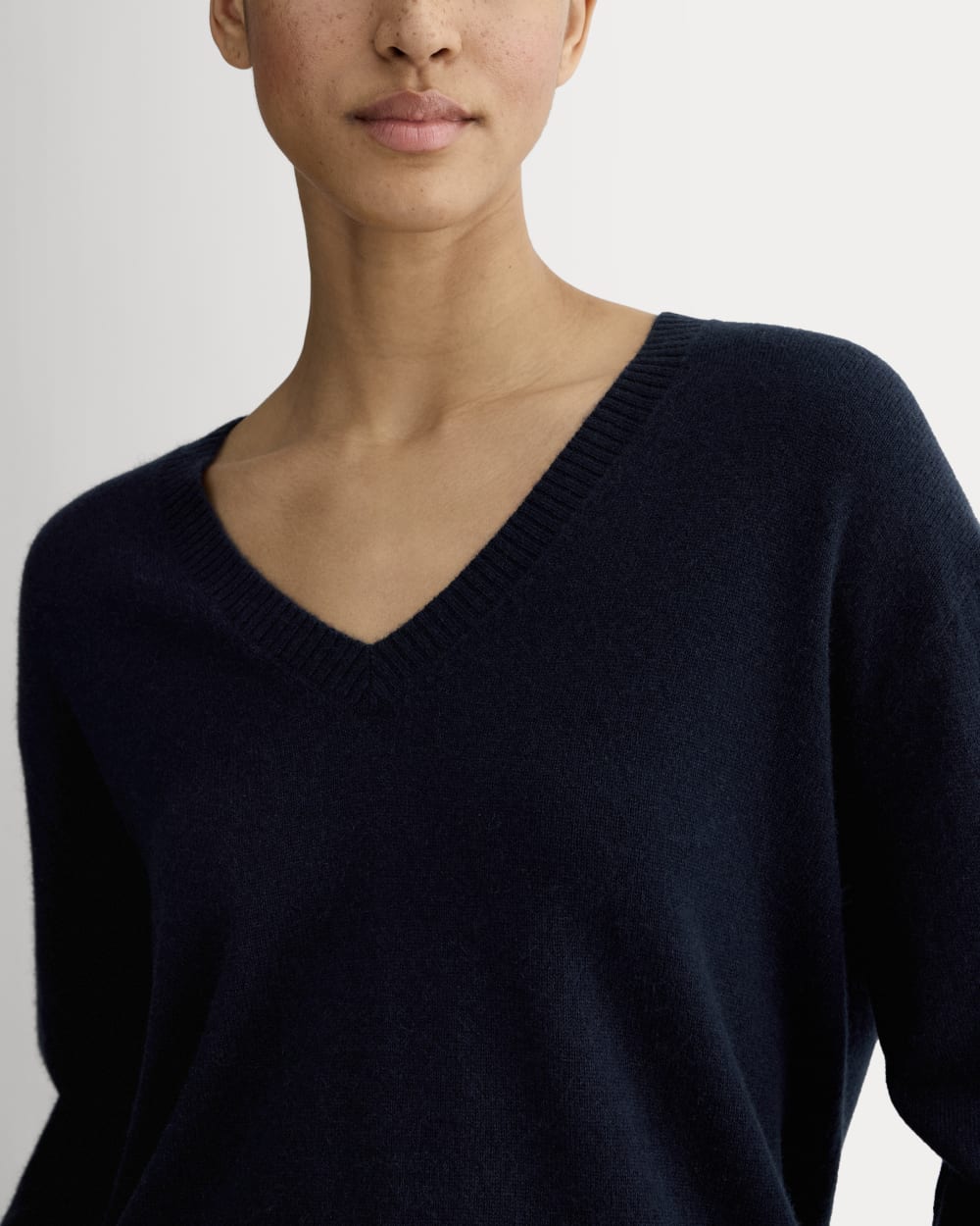 womens-cashmere-relaxed-v-neck-navy