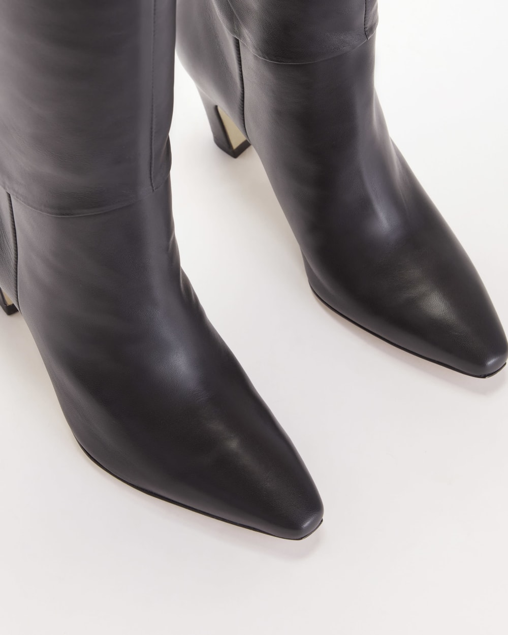 womens-knee-high-banana-heel-boot-black
