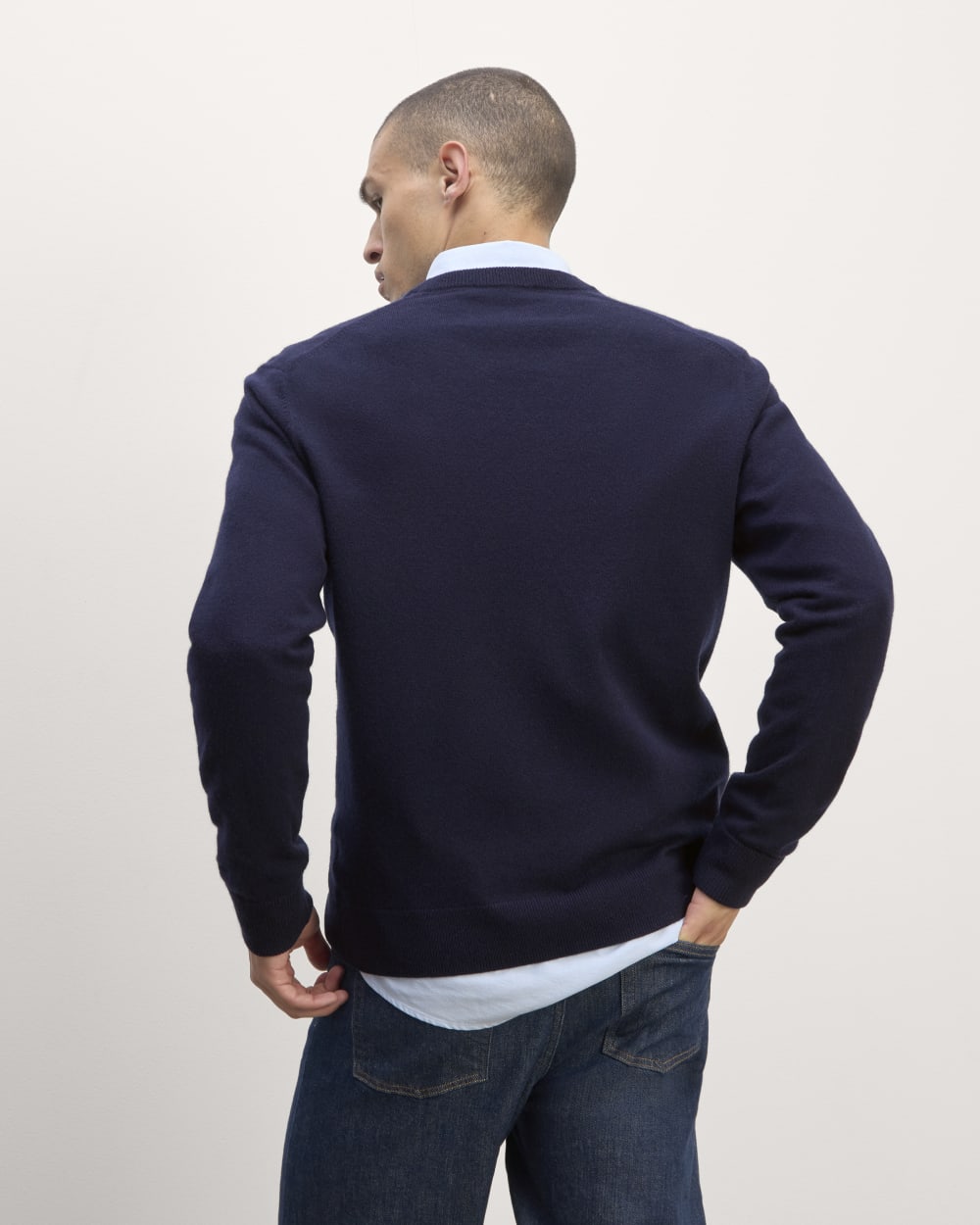 mens-cashmere-vneck-navy