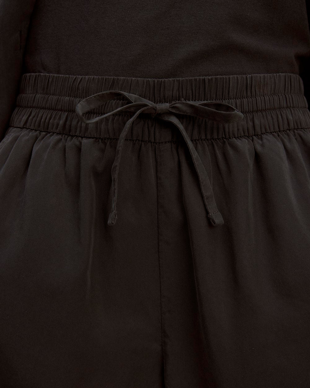 womens-vacation-short-black