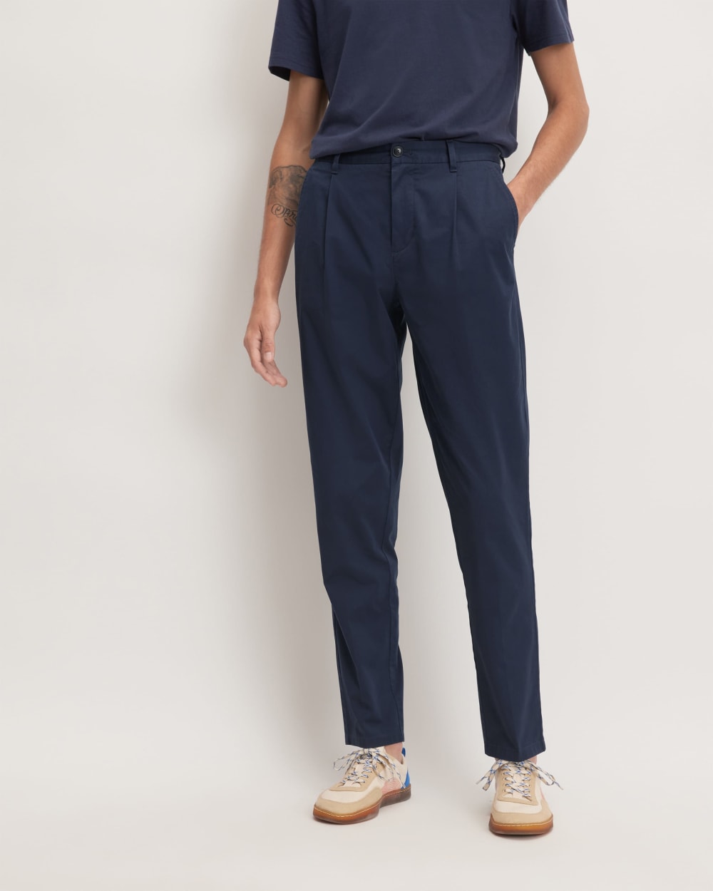 mens-organic-cotton-pleated-chino-navy