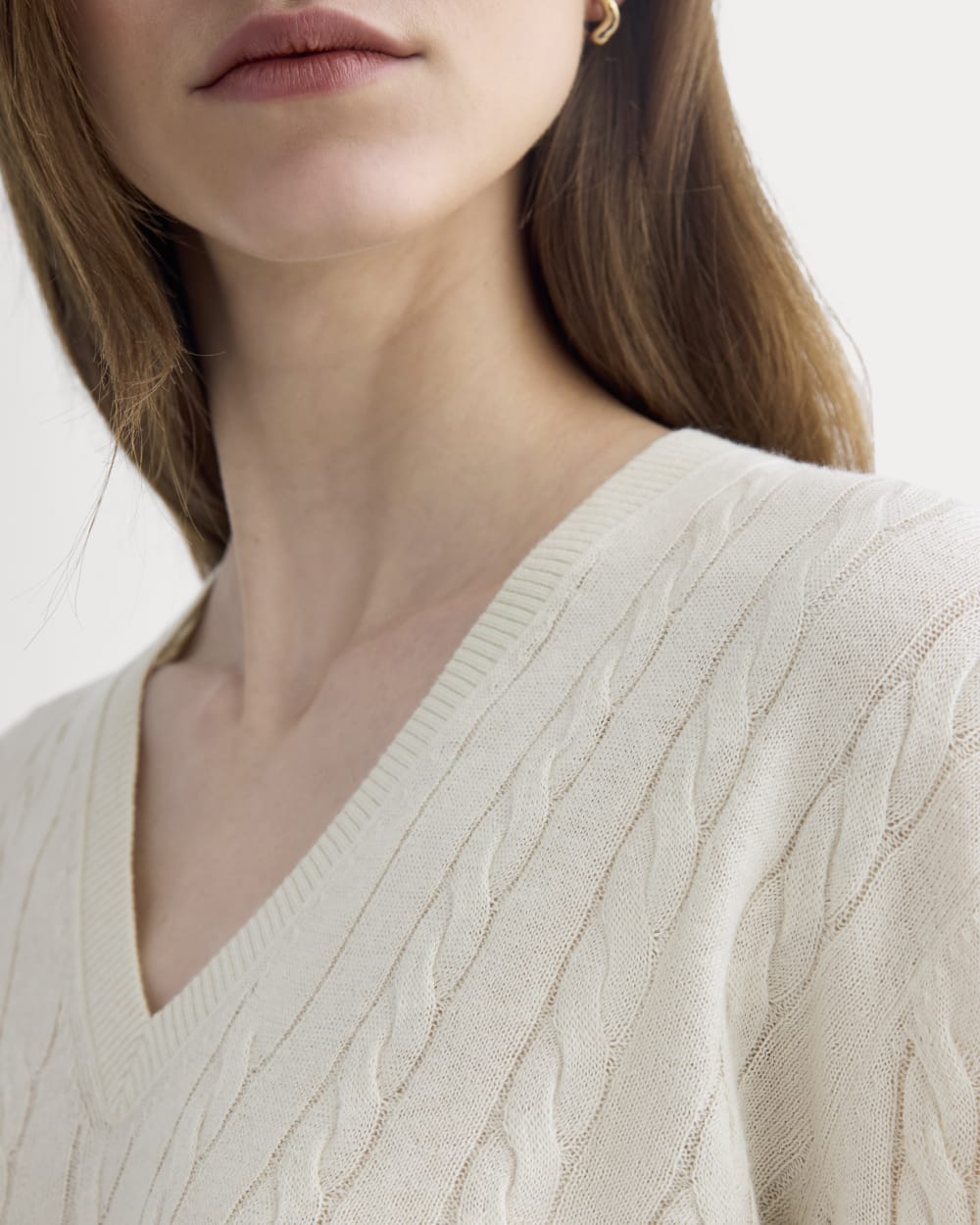 womens-cable-v-neck-in-cotton-cashmere-birch