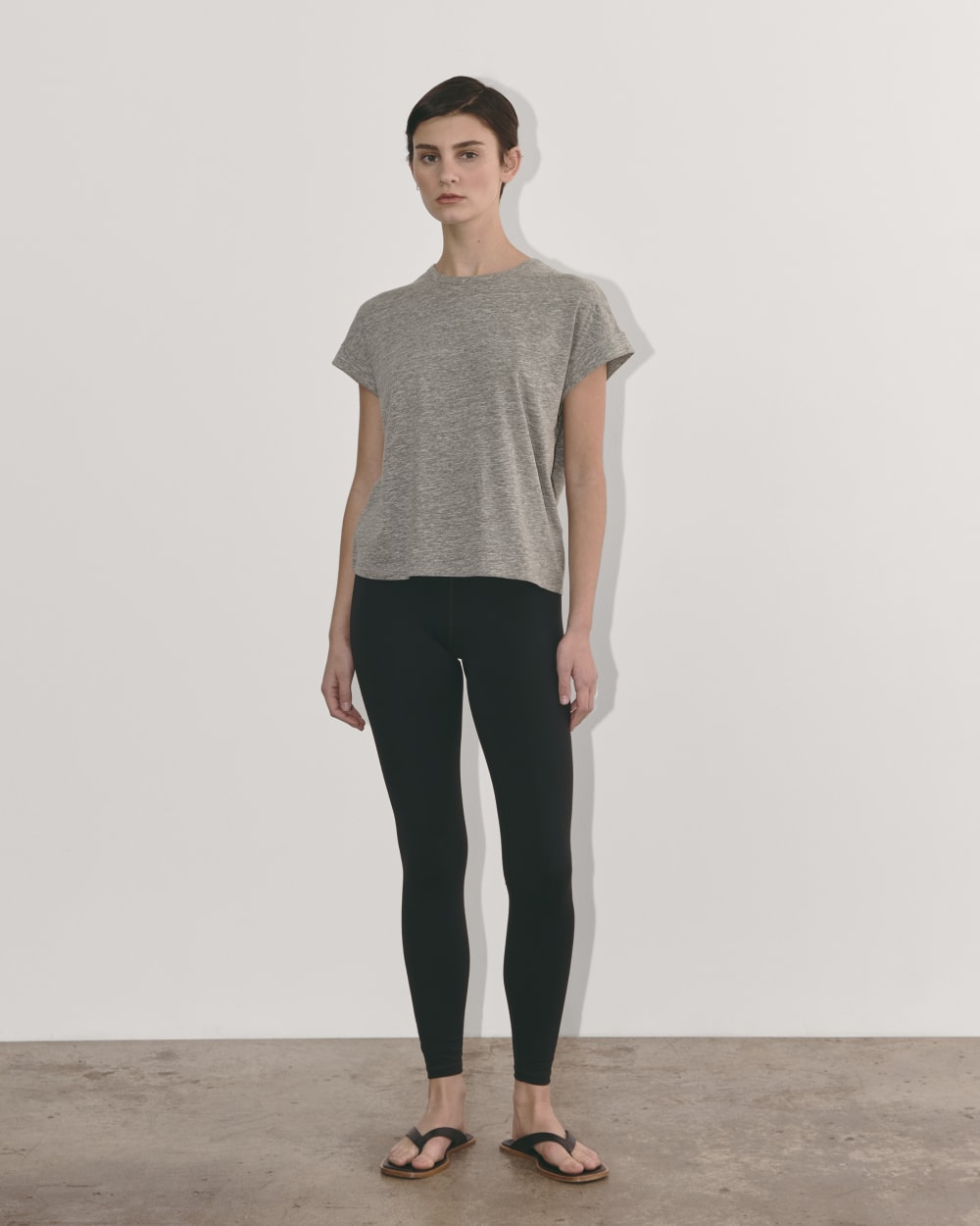 womens-perform-tee-heathered-black