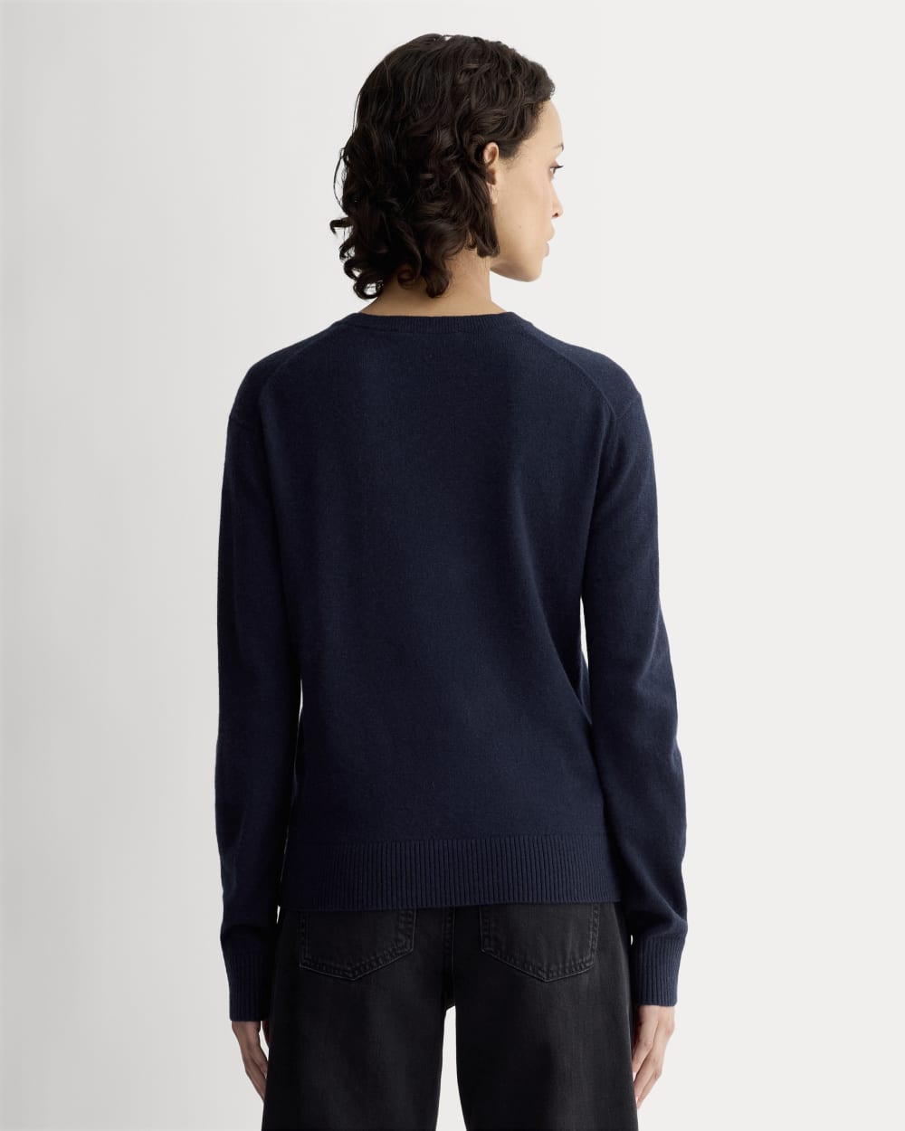 womens-cashmere-classic-crew-sweater-navy