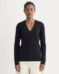 womens-cable-v-neck-in-cotton-cashmere-black | primary