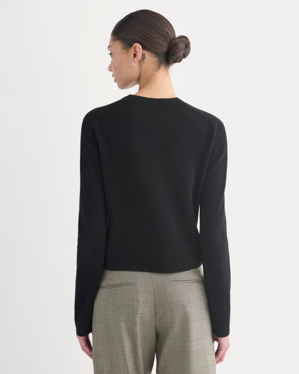 womens-cashmere-cropped-high-v-sweater-black