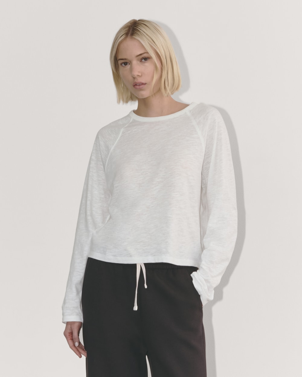 womens-perform-crew-tee-white | primary