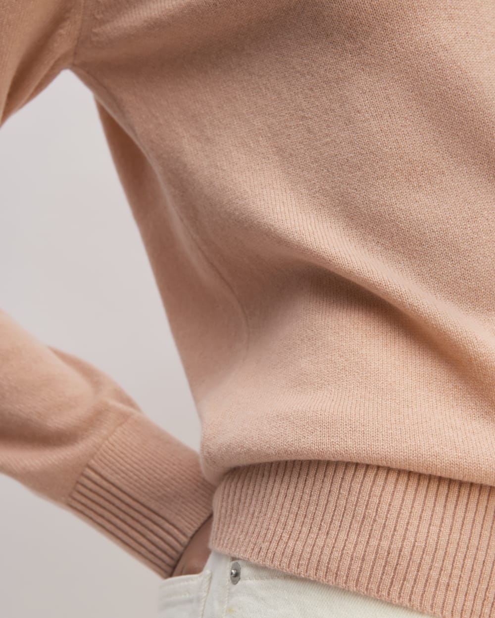 womens-cashmere-classic-crew-sweater-blush-pink