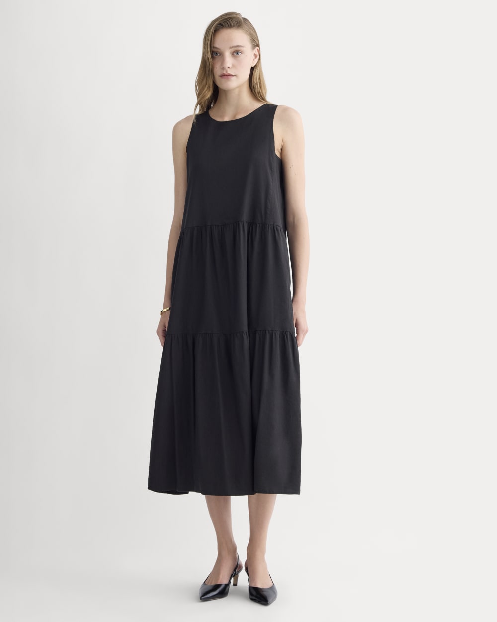 womens-tiered-dress-in-stretch-linen-black | primary