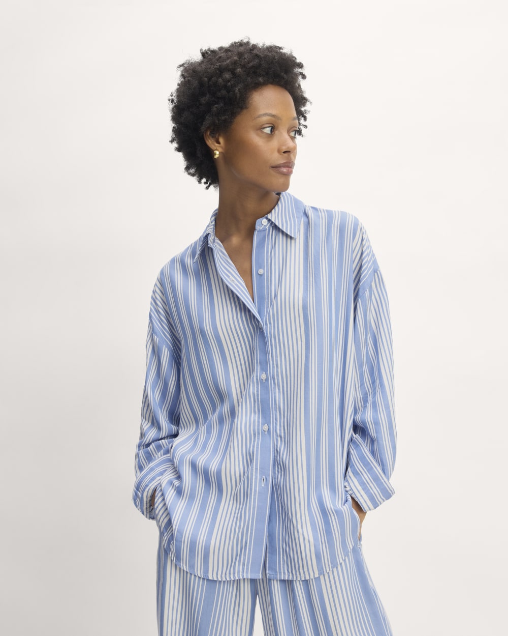womens-tencel-oversized-shirt-granada-sky-blue-bone | primary