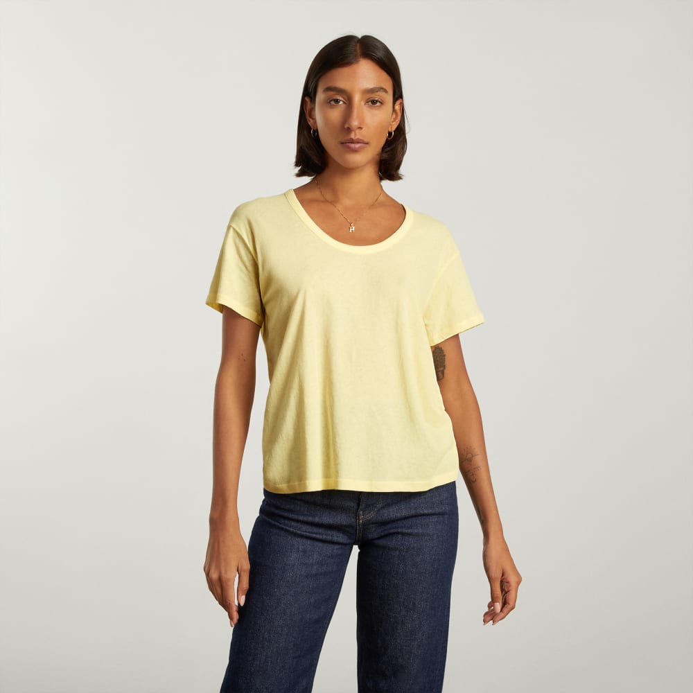 womens-air-scoop-neck-tee-pastel-yellow