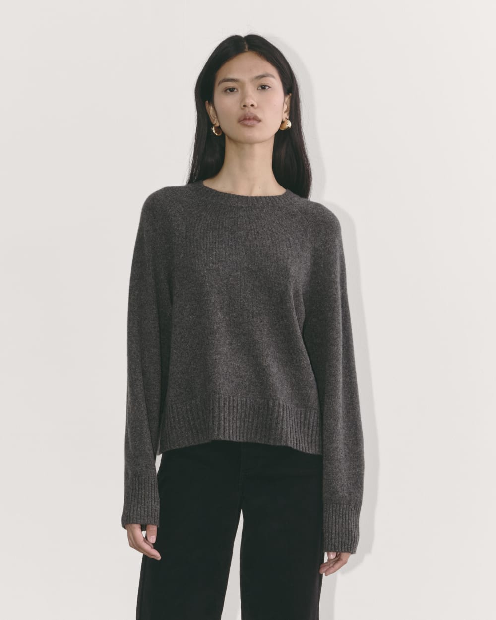 womens-cashmere-boxy-crew-sweater-heather-charcoal | primary