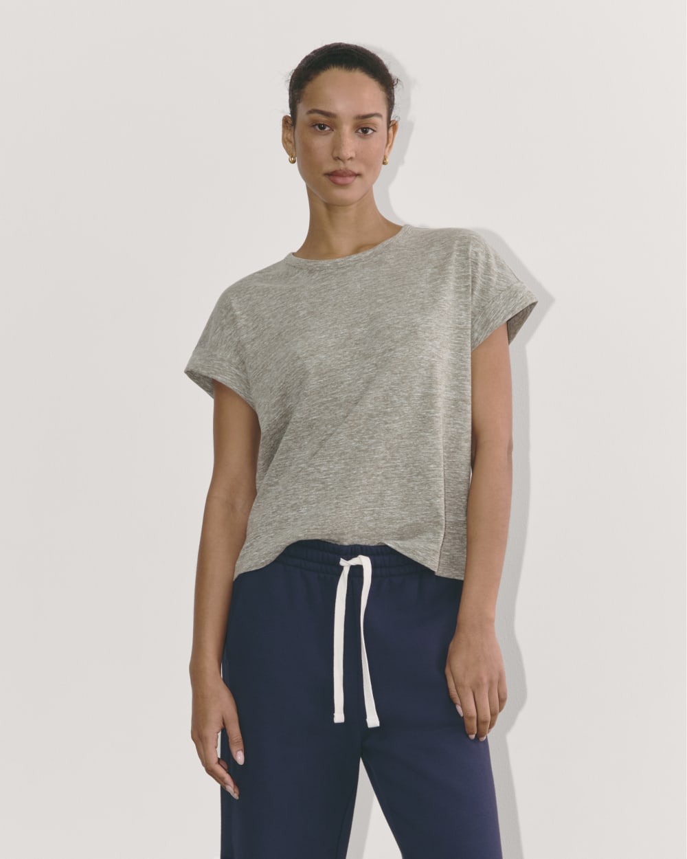 womens-perform-tee-heathered-olive | primary