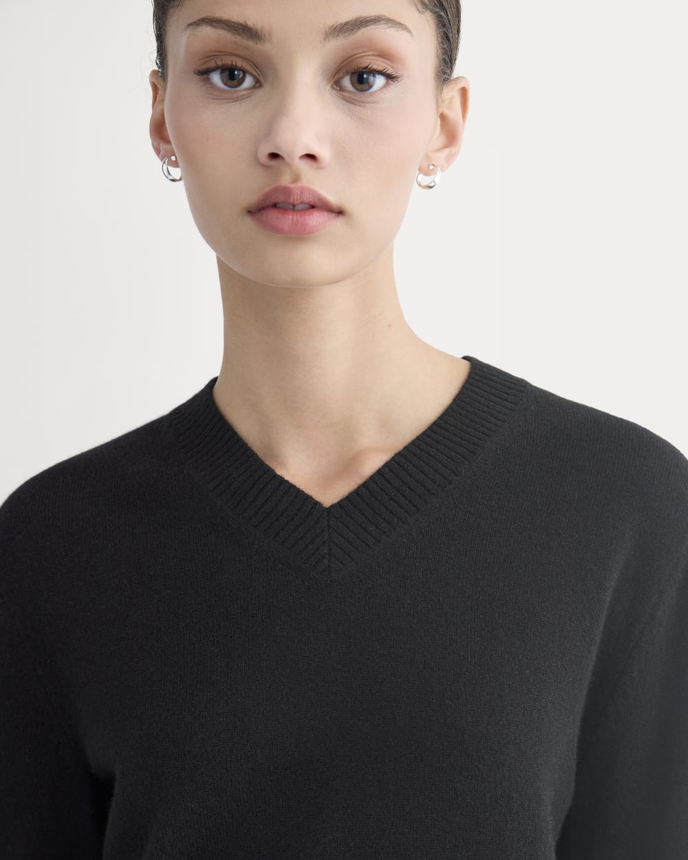 womens-cashmere-cropped-high-v-sweater-black