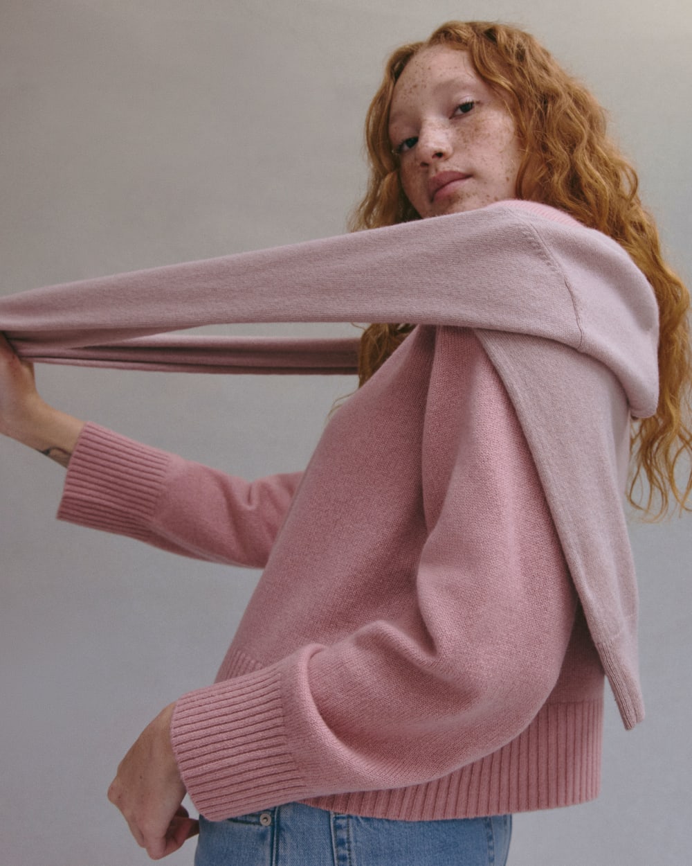 womens-cashmere-boxy-crew-sweater-clay-pink | editorial