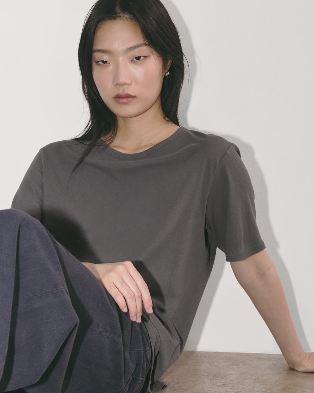 womens-air-oversized-crew-tee-graphite