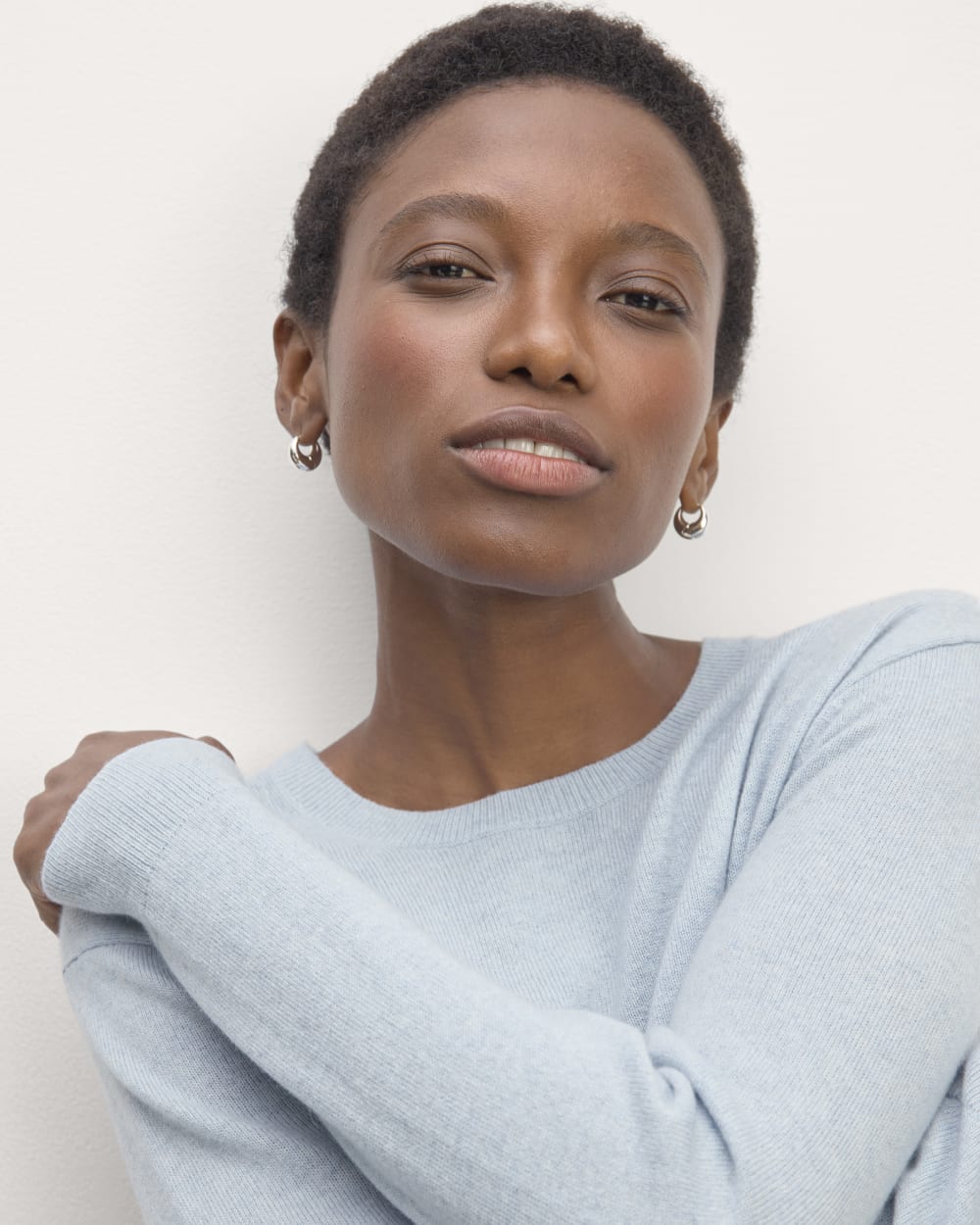 womens-cashmere-classic-crew-sweater-sky-blue