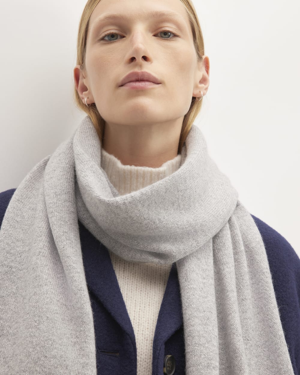 womens-recashmere-scarf-heathered-grey