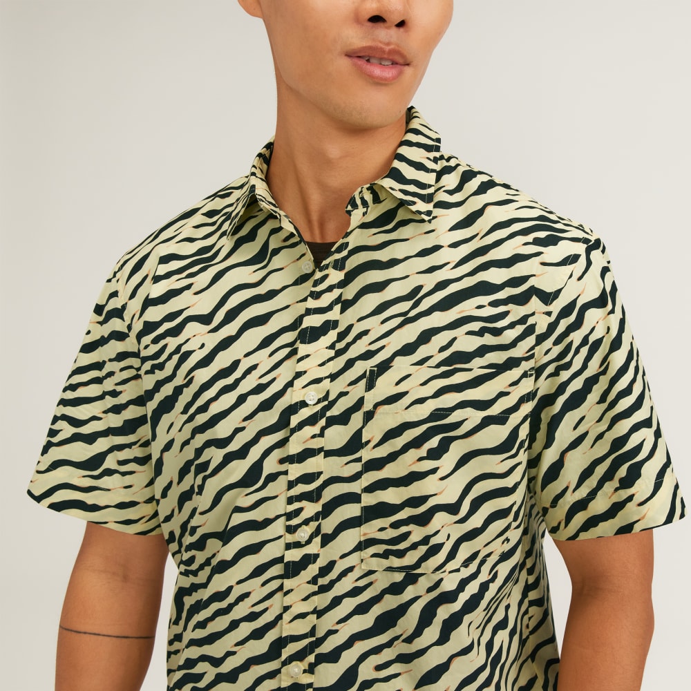 mens-poplin-short-sleeve-shirt-pale-yellow-tiger-stripe