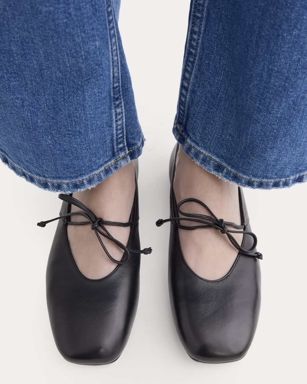 womens-leather-keyhole-flat-black