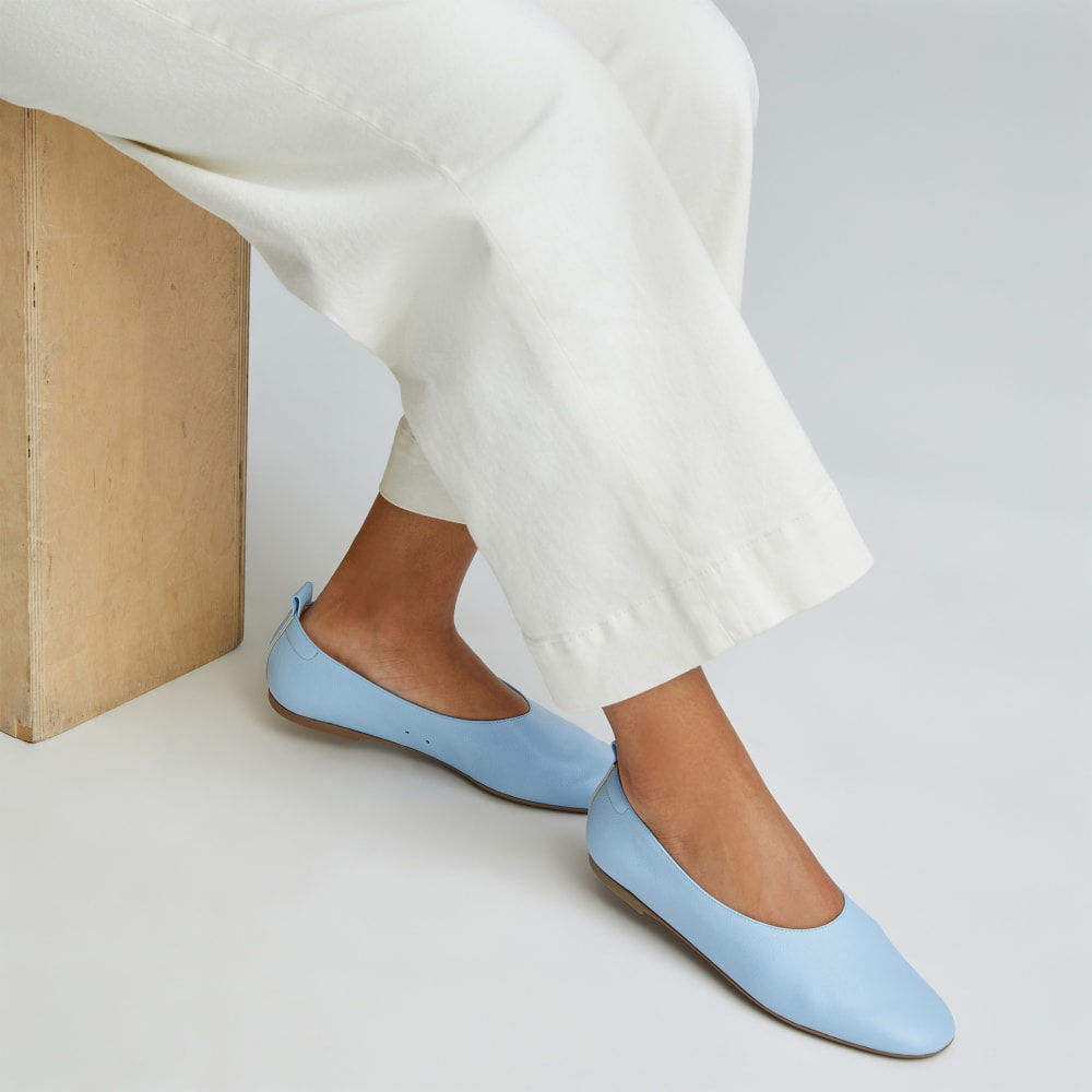 womens-day-glove-clear-sky-blue | alt