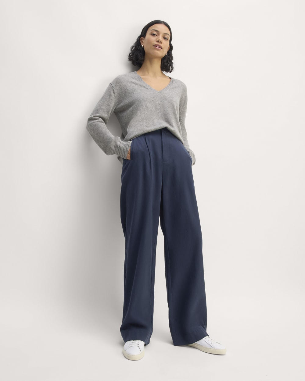 womens-cashmere-relaxed-v-neck-light-heather-grey