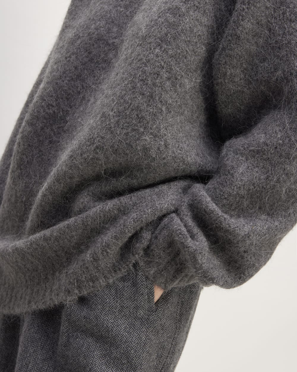 womens-superfuzz-alpaca-crew-dark-charcoal