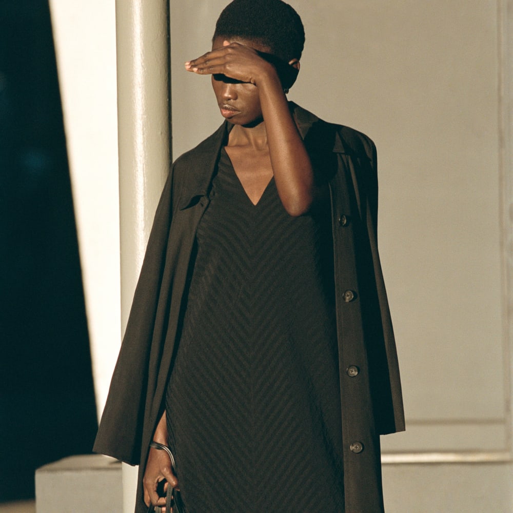 womens-gathered-mac-trench-black