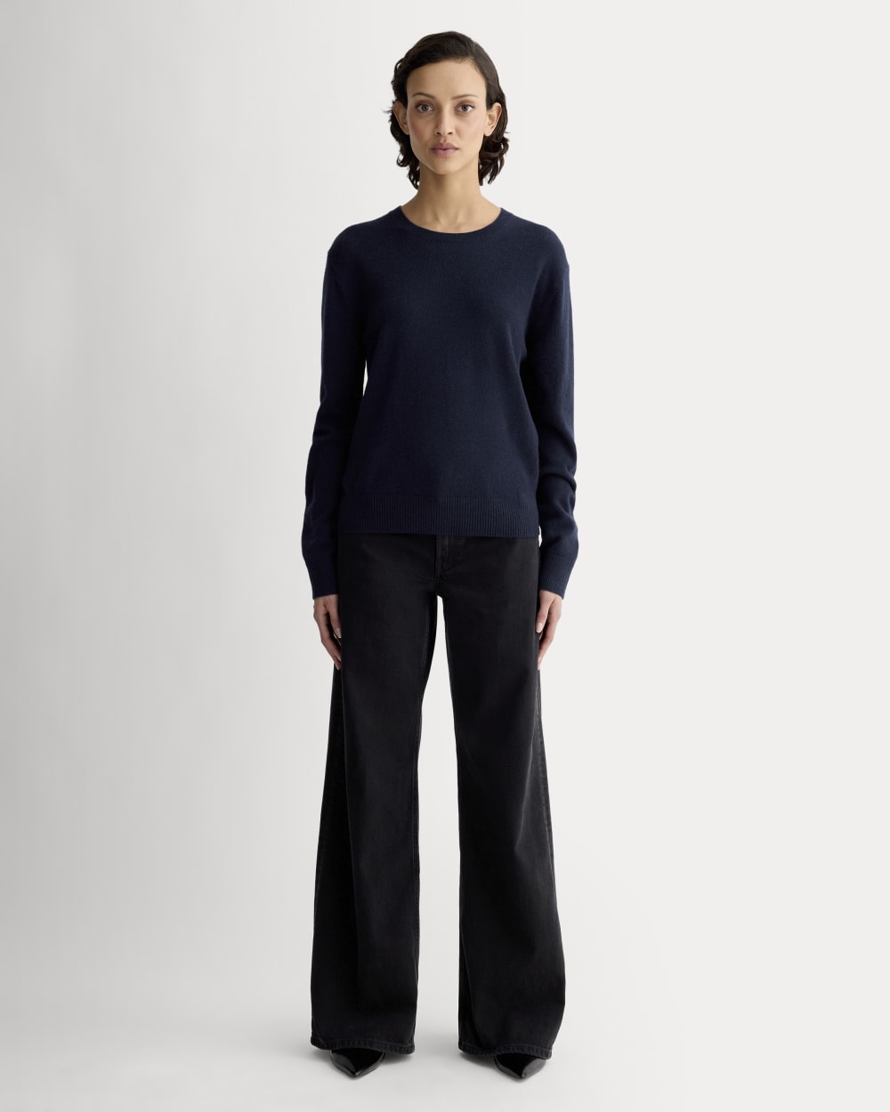 womens-cashmere-classic-crew-sweater-navy