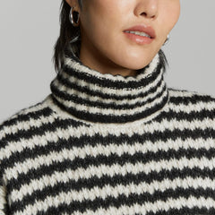 womens-light-chunky-turtleneck-black-oatmeal